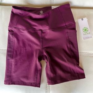 NWT Gaiam Om High-Waisted mesh pocket fitted shorts